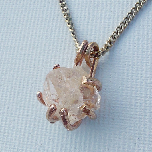 Morganite grezza - VERVAIN - Ciondolo Piccolo in Ottone